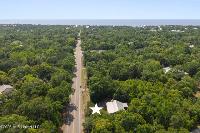 721 Nicholson Avenue, Waveland, MS 39576