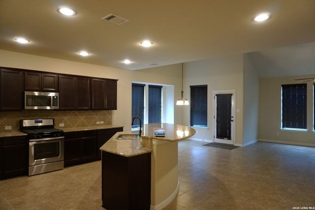 2925 Pawtucket Rd, Cibolo, TX 78108