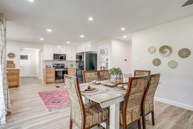 622 N Crockett Street, Granbury, TX 76048