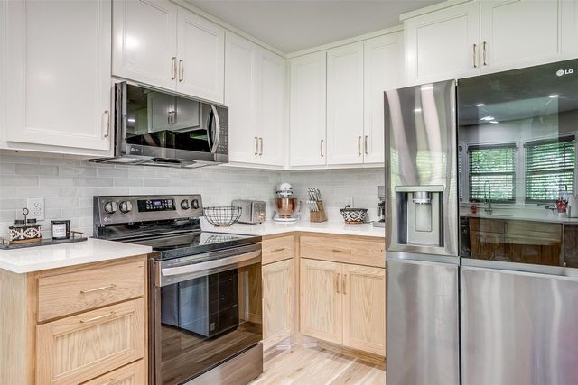 622 N Crockett Street, Granbury, TX 76048