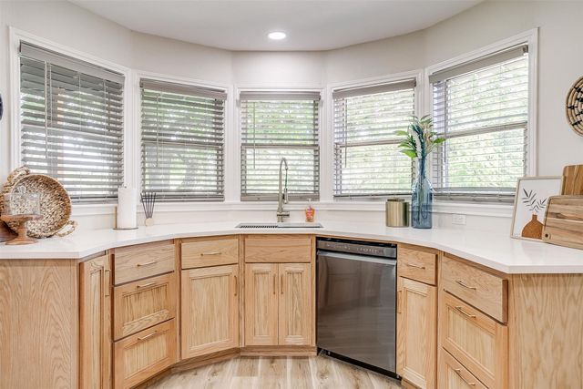 622 N Crockett Street, Granbury, TX 76048