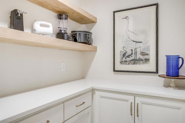 622 N Crockett Street, Granbury, TX 76048