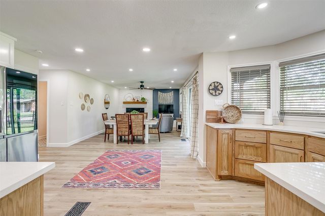 622 N Crockett Street, Granbury, TX 76048