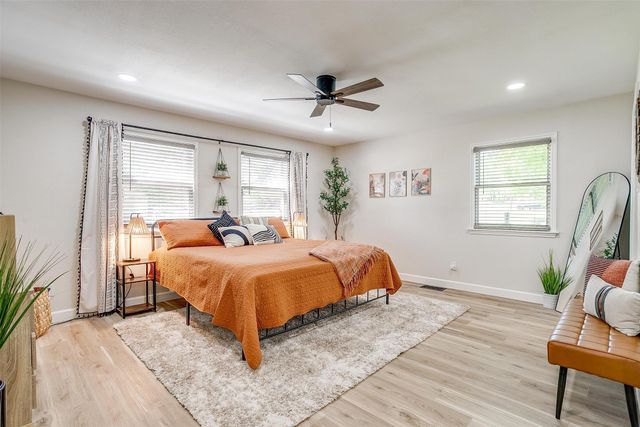 622 N Crockett Street, Granbury, TX 76048