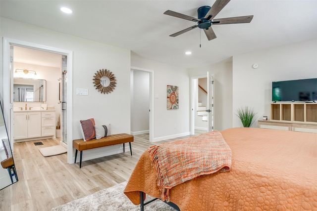 622 N Crockett Street, Granbury, TX 76048