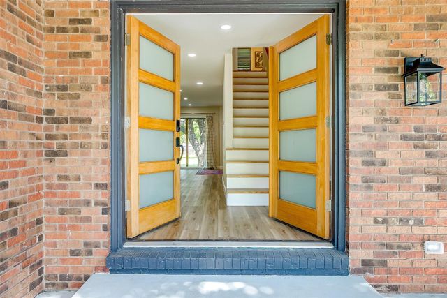 622 N Crockett Street, Granbury, TX 76048