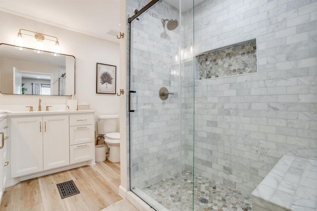 622 N Crockett Street, Granbury, TX 76048