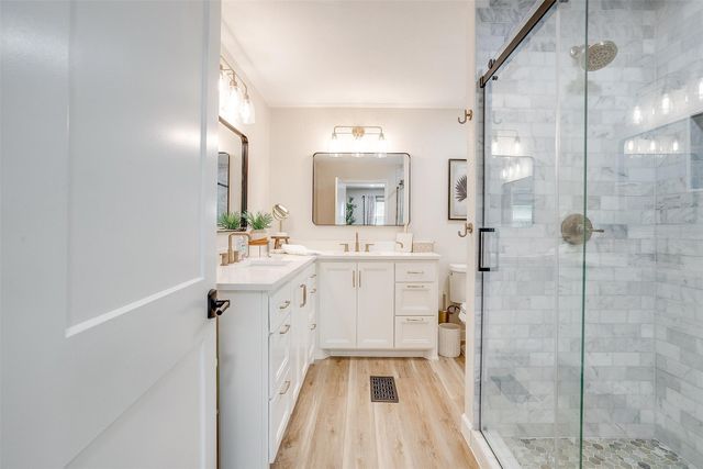 622 N Crockett Street, Granbury, TX 76048