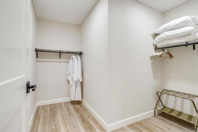 622 N Crockett Street, Granbury, TX 76048