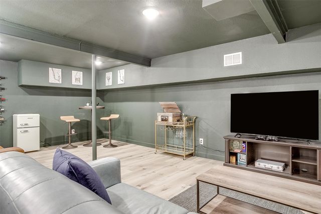 622 N Crockett Street, Granbury, TX 76048