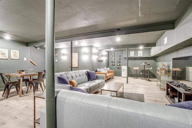 622 N Crockett Street, Granbury, TX 76048