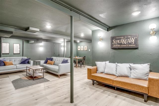 622 N Crockett Street, Granbury, TX 76048