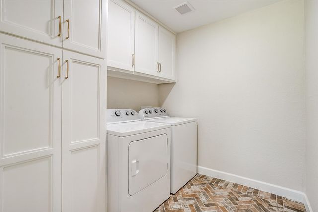 622 N Crockett Street, Granbury, TX 76048