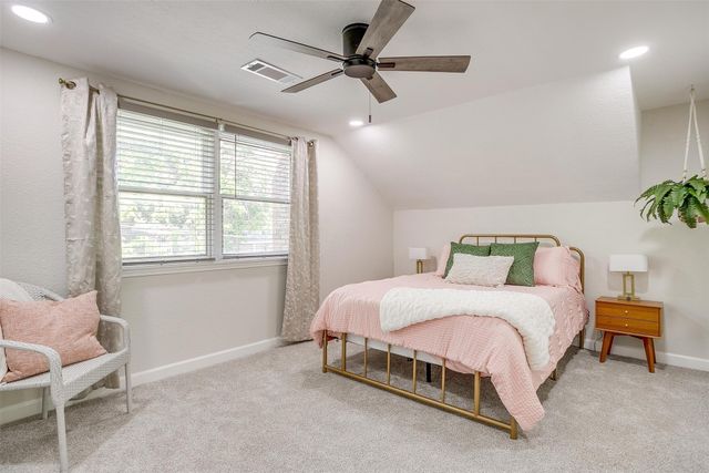 622 N Crockett Street, Granbury, TX 76048