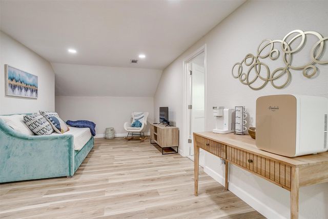 622 N Crockett Street, Granbury, TX 76048