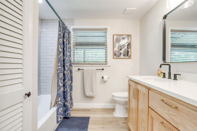 622 N Crockett Street, Granbury, TX 76048