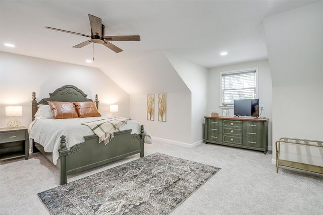 622 N Crockett Street, Granbury, TX 76048