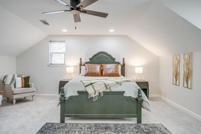 622 N Crockett Street, Granbury, TX 76048