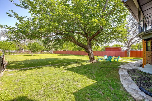 622 N Crockett Street, Granbury, TX 76048