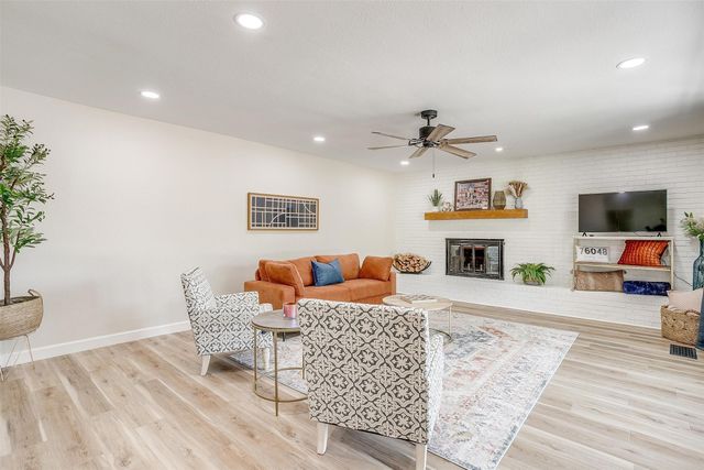 622 N Crockett Street, Granbury, TX 76048