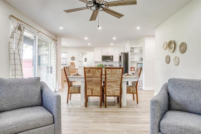 622 N Crockett Street, Granbury, TX 76048