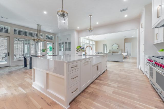 606 Pinehaven Drive, Houston, TX 77024