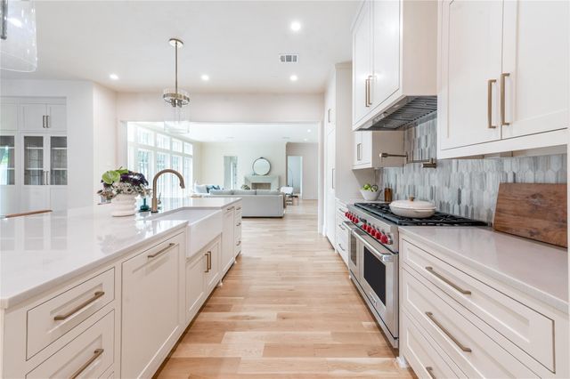 606 Pinehaven Drive, Houston, TX 77024