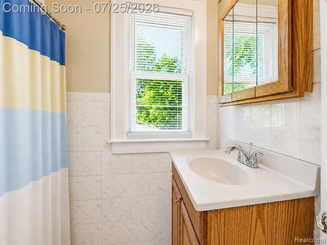 2114 Cumings Avenue, Flint, MI 48503