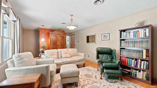 537 E Till Road, Fort Wayne, IN 46825