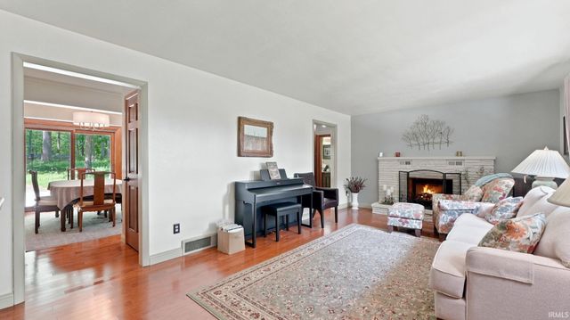537 E Till Road, Fort Wayne, IN 46825