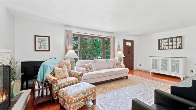 537 E Till Road, Fort Wayne, IN 46825