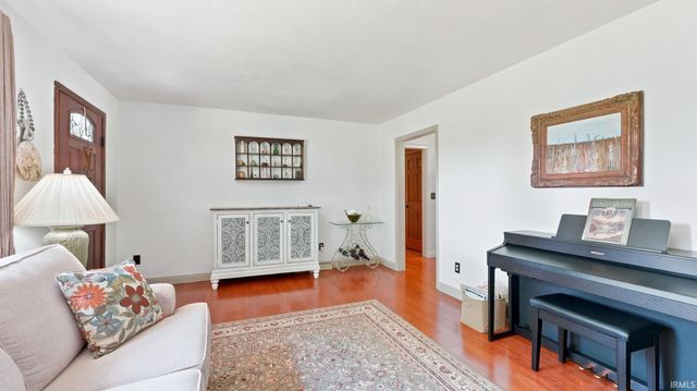 537 E Till Road, Fort Wayne, IN 46825