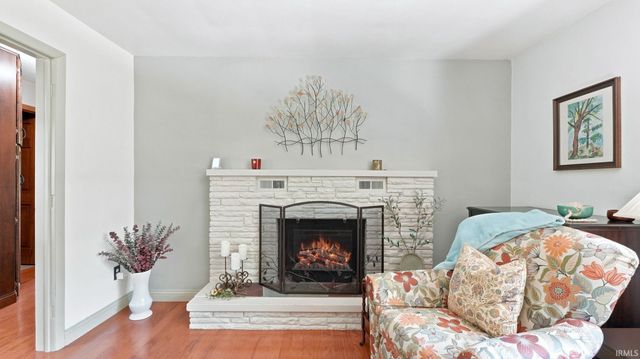 537 E Till Road, Fort Wayne, IN 46825