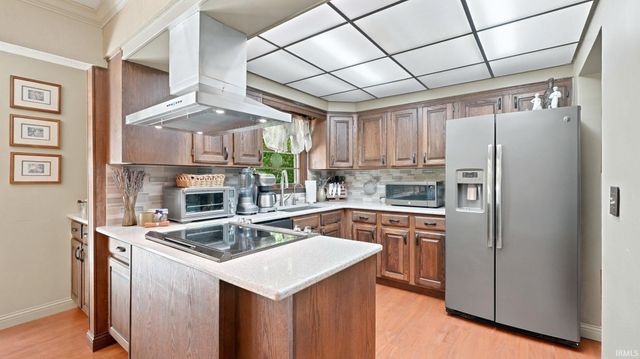 537 E Till Road, Fort Wayne, IN 46825