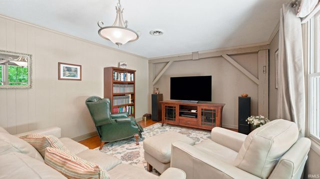 537 E Till Road, Fort Wayne, IN 46825