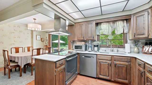 537 E Till Road, Fort Wayne, IN 46825