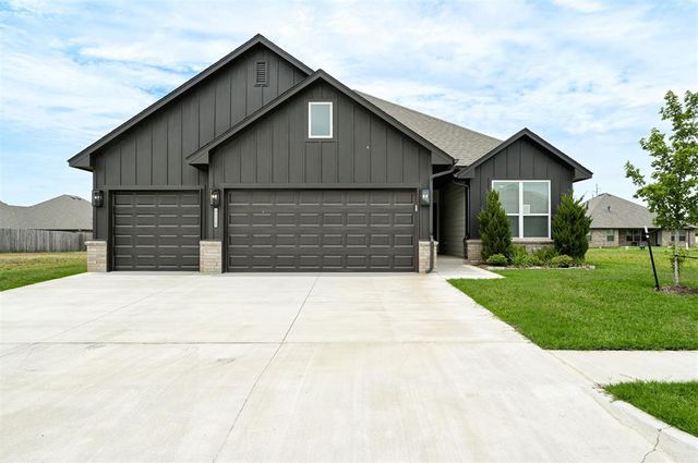 7713 Wilshire Woods Drive, Yukon, OK 73099