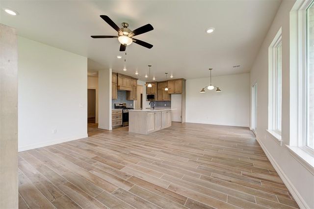 7713 Wilshire Woods Drive, Yukon, OK 73099