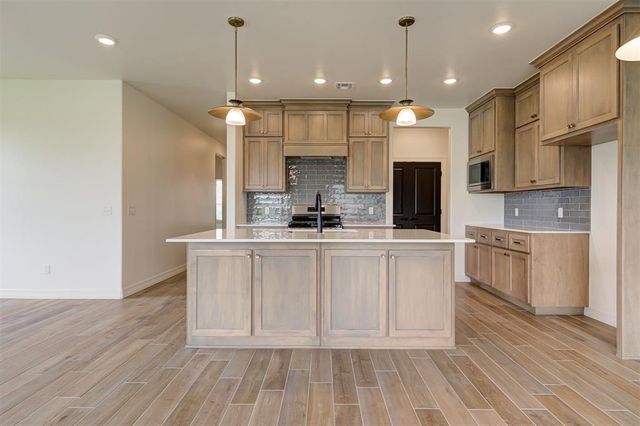 7713 Wilshire Woods Drive, Yukon, OK 73099