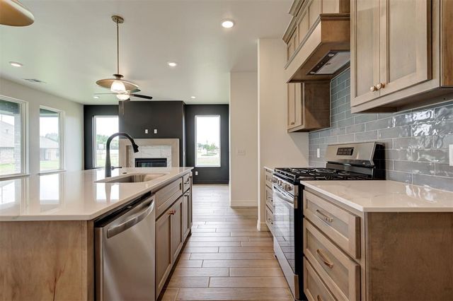 7713 Wilshire Woods Drive, Yukon, OK 73099