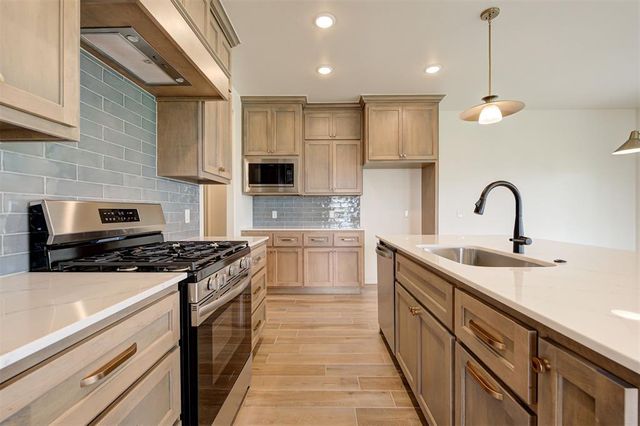 7713 Wilshire Woods Drive, Yukon, OK 73099