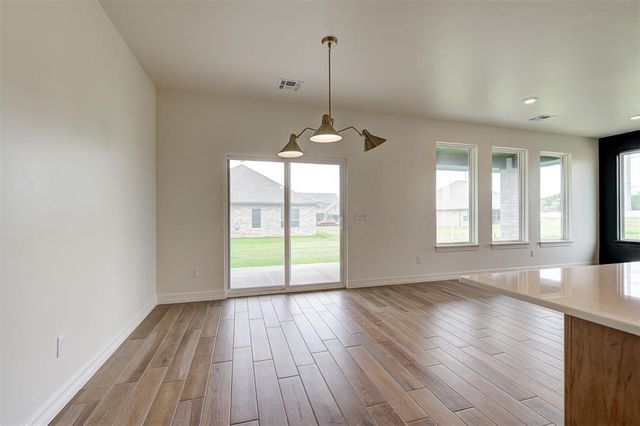7713 Wilshire Woods Drive, Yukon, OK 73099