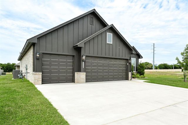 7713 Wilshire Woods Drive, Yukon, OK 73099