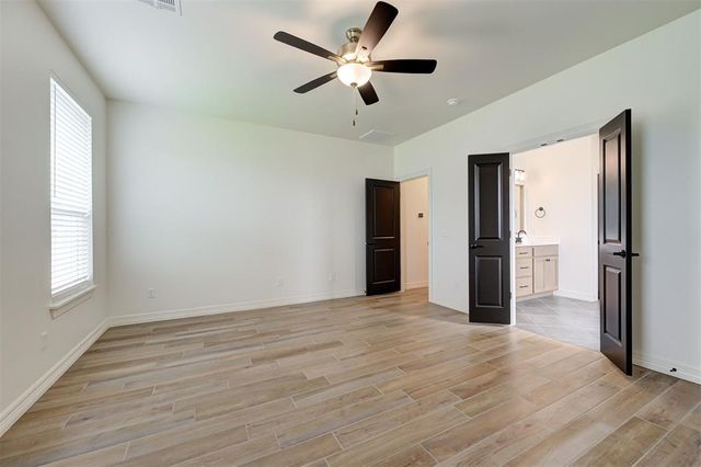 7713 Wilshire Woods Drive, Yukon, OK 73099