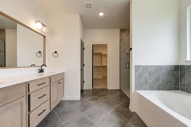 7713 Wilshire Woods Drive, Yukon, OK 73099