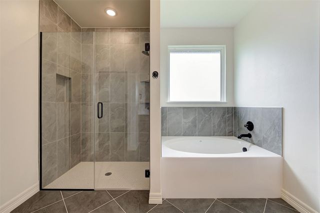 7713 Wilshire Woods Drive, Yukon, OK 73099
