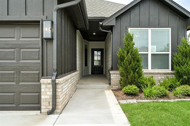 7713 Wilshire Woods Drive, Yukon, OK 73099