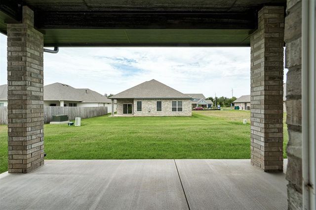 7713 Wilshire Woods Drive, Yukon, OK 73099