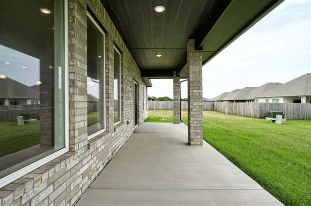 7713 Wilshire Woods Drive, Yukon, OK 73099