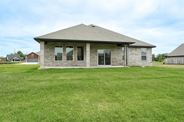 7713 Wilshire Woods Drive, Yukon, OK 73099
